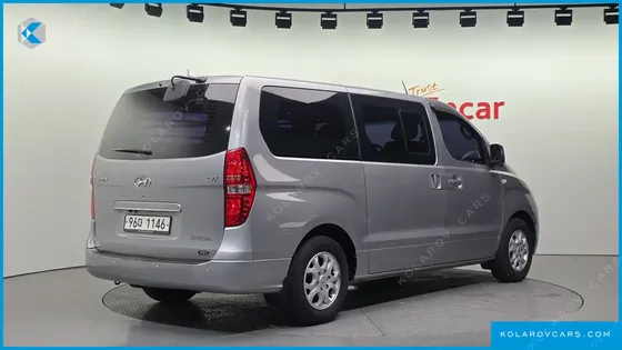 HYUNDAI STAREX 5-SEATER VAN
