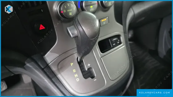 HYUNDAI STAREX 5-SEATER VAN
