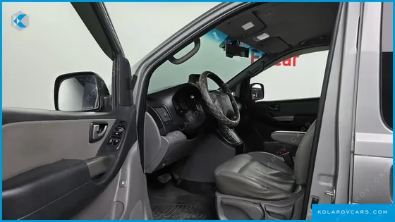 HYUNDAI STAREX 5-SEATER VAN