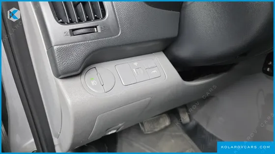 HYUNDAI STAREX 5-SEATER VAN