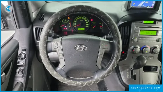 HYUNDAI STAREX 5-SEATER VAN