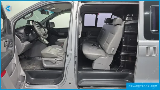 HYUNDAI STAREX 5-SEATER VAN
