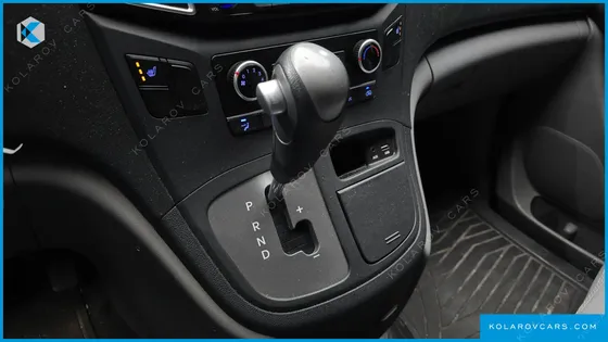 HYUNDAI STAREX 3-SEATER VAN