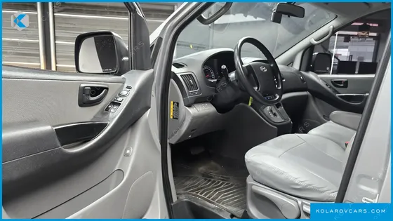HYUNDAI STAREX 3-SEATER VAN