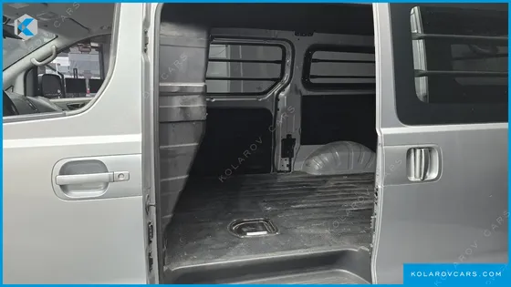 HYUNDAI STAREX 3-SEATER VAN