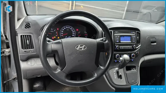 HYUNDAI STAREX 3-SEATER VAN