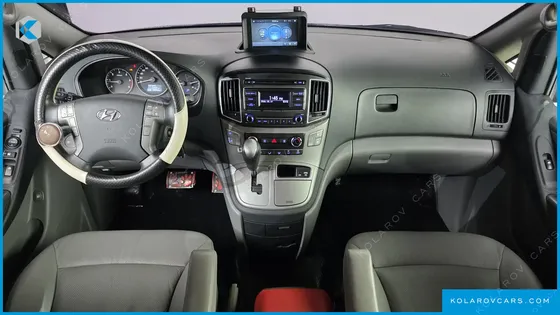 HYUNDAI STAREX 5-SEATER VAN