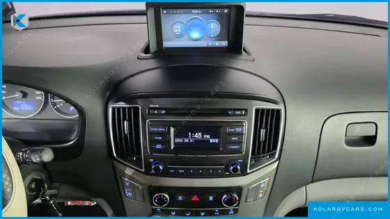 HYUNDAI STAREX 5-SEATER VAN