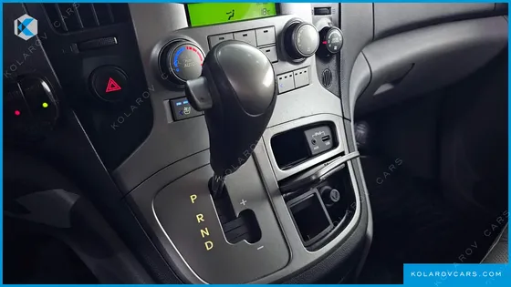 HYUNDAI STAREX 12-SEATER WAGON
