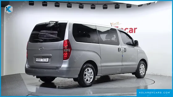 HYUNDAI STAREX 5-SEATER VAN