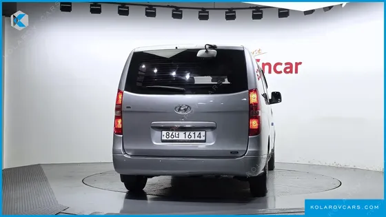 HYUNDAI STAREX 5-SEATER VAN