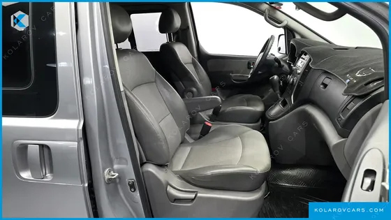 HYUNDAI STAREX 5-SEATER VAN