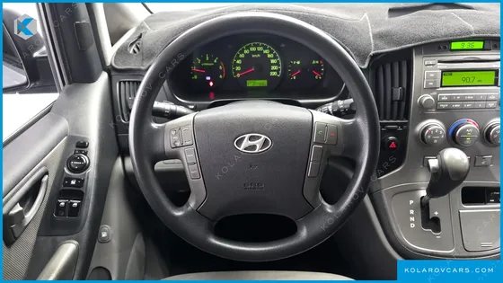 HYUNDAI STAREX 5-SEATER VAN