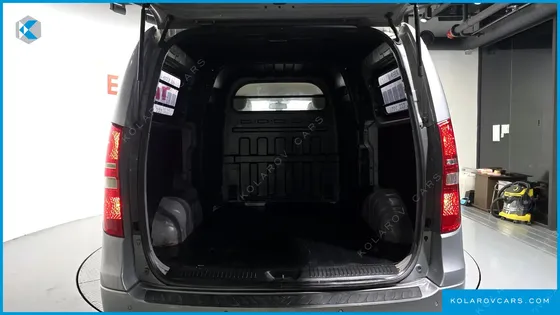 HYUNDAI STAREX 5-SEATER VAN