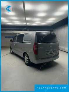 HYUNDAI STAREX 5-SEATER VAN