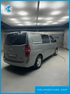 HYUNDAI STAREX 5-SEATER VAN