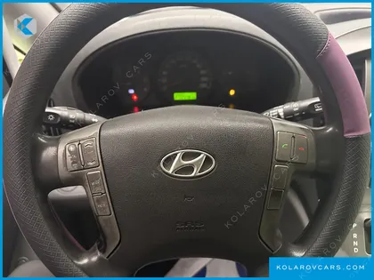 HYUNDAI STAREX 5-SEATER VAN