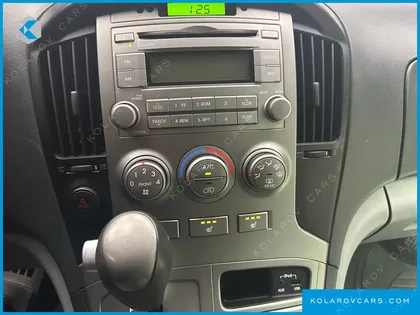 HYUNDAI STAREX 5-SEATER VAN