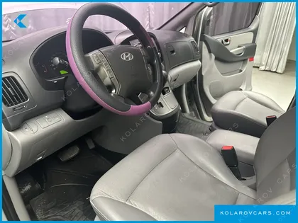 HYUNDAI STAREX 5-SEATER VAN
