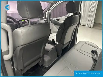 HYUNDAI STAREX 5-SEATER VAN