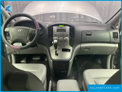 HYUNDAI STAREX 5-SEATER VAN