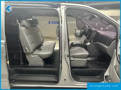 HYUNDAI STAREX 5-SEATER VAN