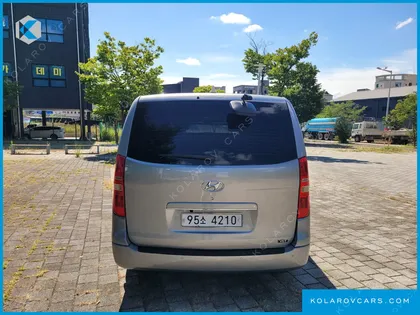 HYUNDAI STAREX 5-SEATER VAN
