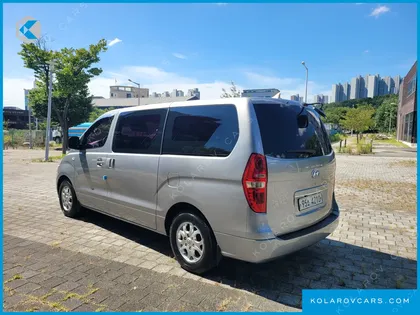 HYUNDAI STAREX 5-SEATER VAN