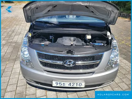 HYUNDAI STAREX 5-SEATER VAN