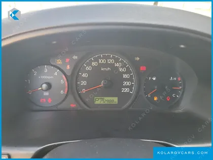 HYUNDAI STAREX 5-SEATER VAN