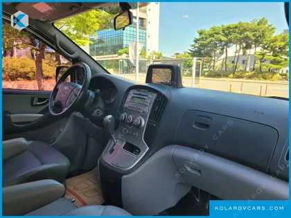 HYUNDAI STAREX 5-SEATER VAN