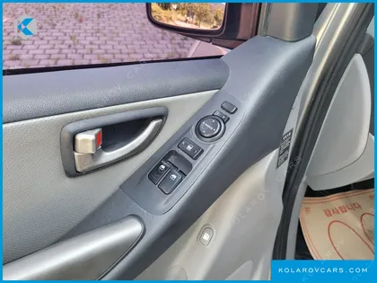 HYUNDAI STAREX 5-SEATER VAN