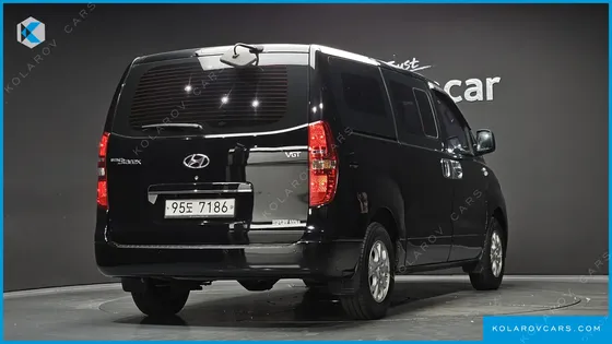 HYUNDAI STAREX 5-SEATER VAN