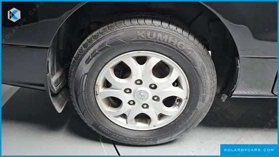 HYUNDAI STAREX 5-SEATER VAN