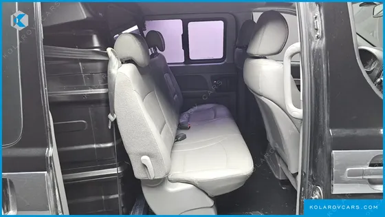 HYUNDAI STAREX 5-SEATER VAN