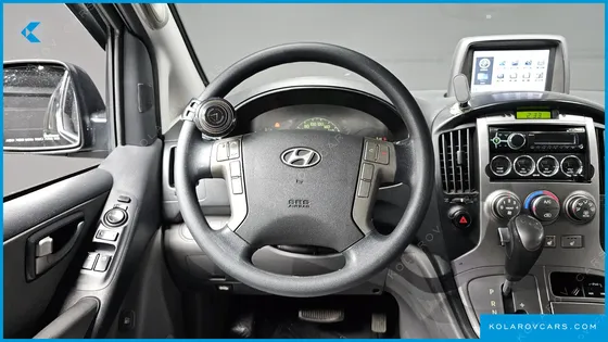 HYUNDAI STAREX 5-SEATER VAN