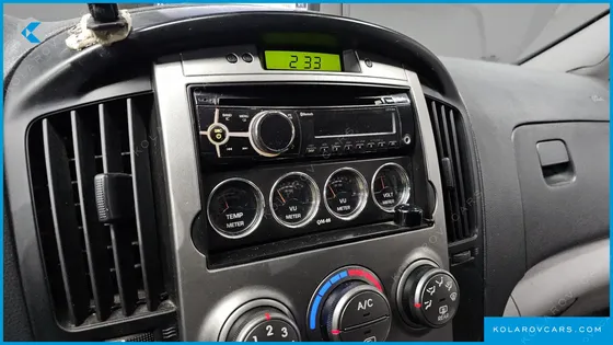 HYUNDAI STAREX 5-SEATER VAN