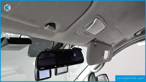 HYUNDAI STAREX 5-SEATER VAN