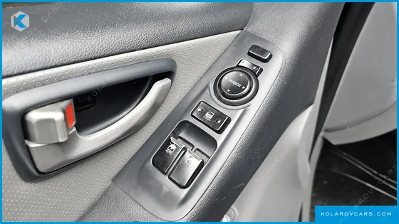 HYUNDAI STAREX 5-SEATER VAN