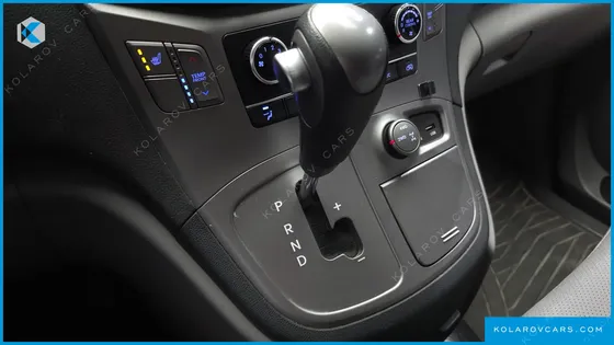 HYUNDAI STAREX 4WD 12-SEATER WAGON