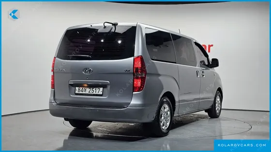 HYUNDAI STAREX 5-SEATER VAN