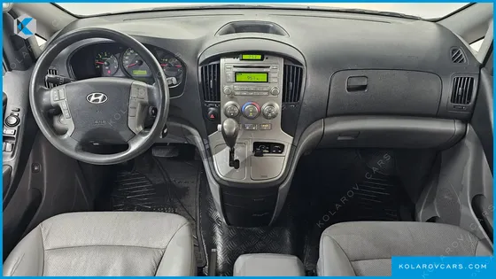 HYUNDAI STAREX 5-SEATER VAN