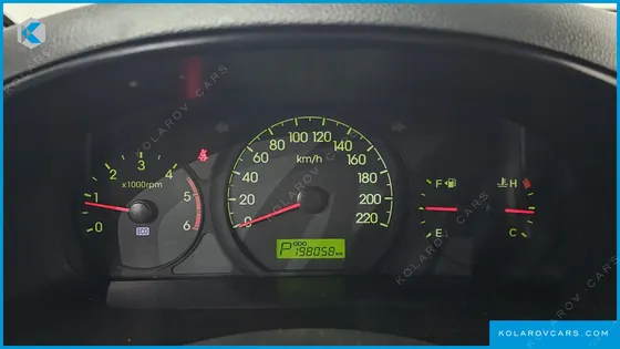 HYUNDAI STAREX 5-SEATER VAN