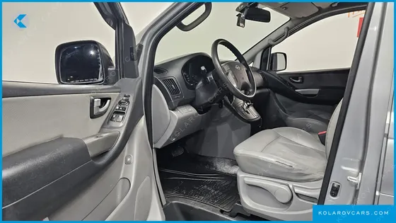 HYUNDAI STAREX 5-SEATER VAN