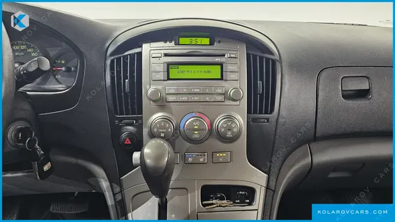 HYUNDAI STAREX 5-SEATER VAN