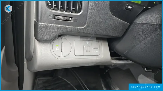 HYUNDAI STAREX 5-SEATER VAN