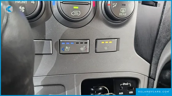 HYUNDAI STAREX 5-SEATER VAN