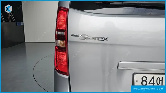 HYUNDAI STAREX 5-SEATER VAN
