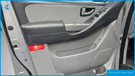 HYUNDAI STAREX 5-SEATER VAN