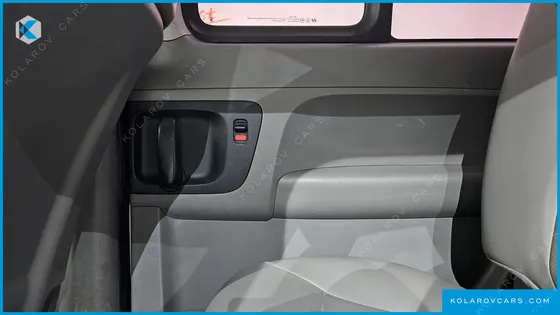 HYUNDAI STAREX 5-SEATER VAN